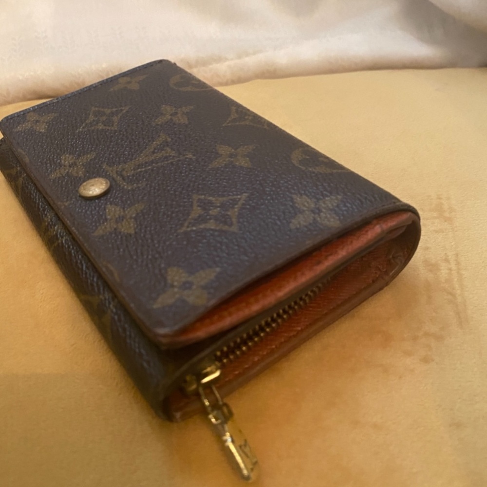 LOUIS VUITTON Porte Monnaie Billets Tresor Bifold Wallet Monogram